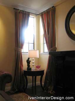 corner nook, drapery, table